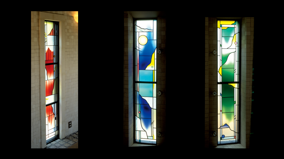 草間幸子/ステンドグラス作品　＜永遠の時シリーズ“時・エネルギー”（左）“時・誕生”（中央）“時・回帰”（右）＞