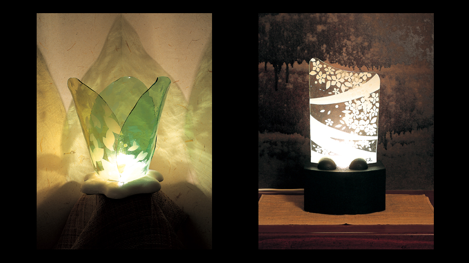 草間幸子/ステンドグラス作品　＜照明オブジェ　“時：風”（左）“時：りんごの花・白”（右）＞