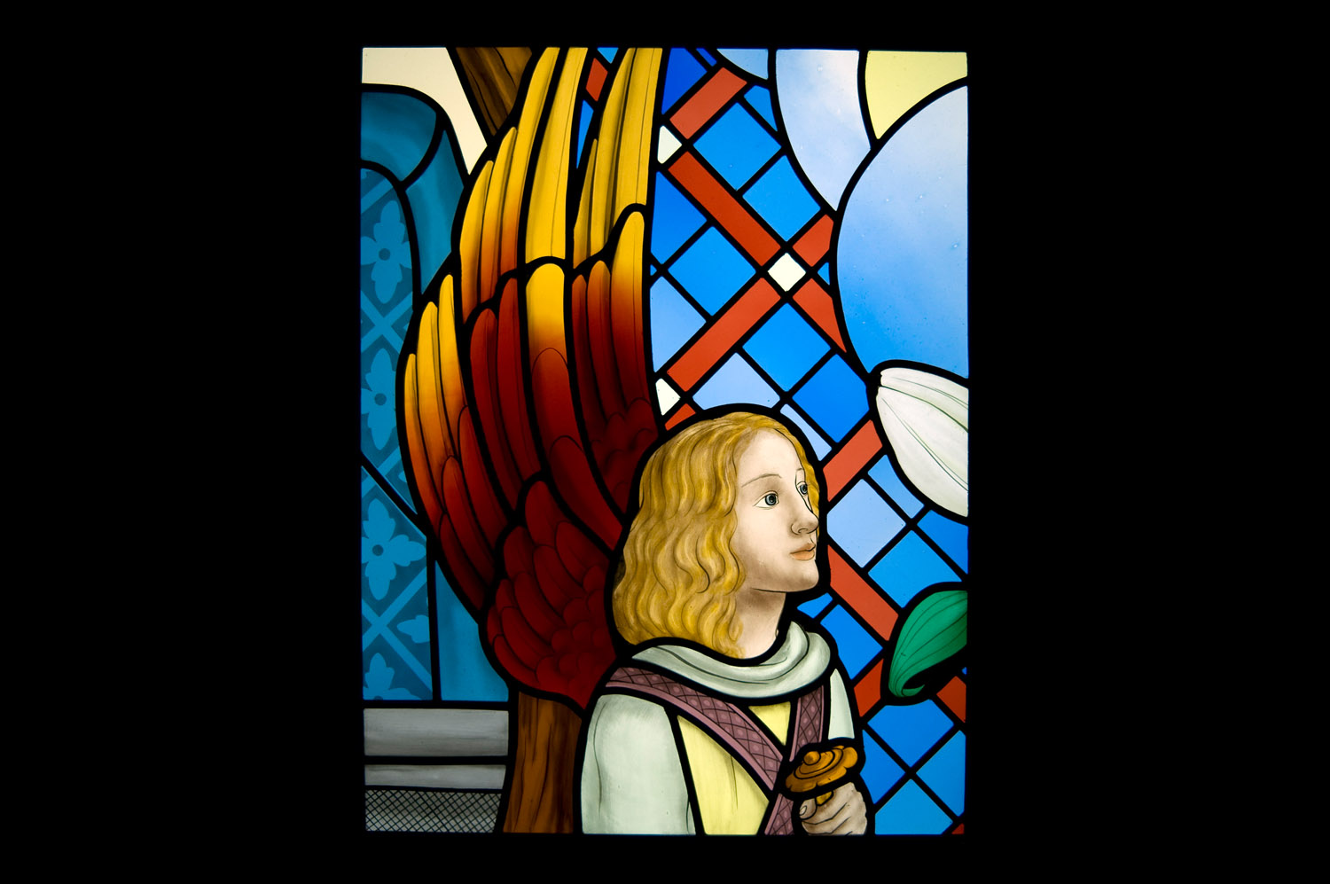 リラベル教会ステンドグラス詳細写真「天使左側」